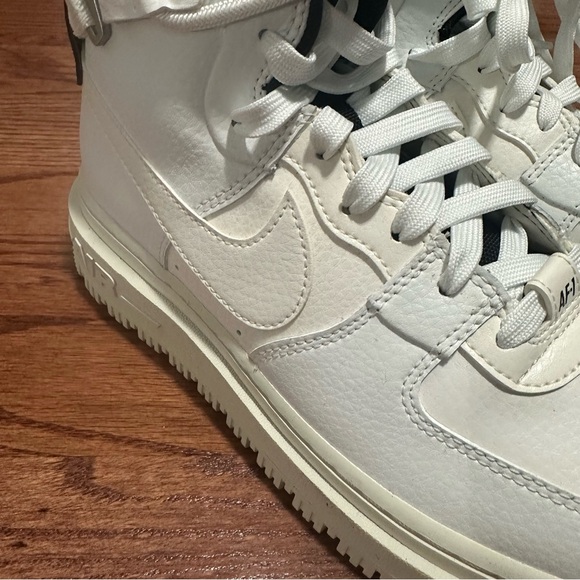 nike women’s Air Force 1 High Utility 2.0 sneakers - Picture 12 of 16